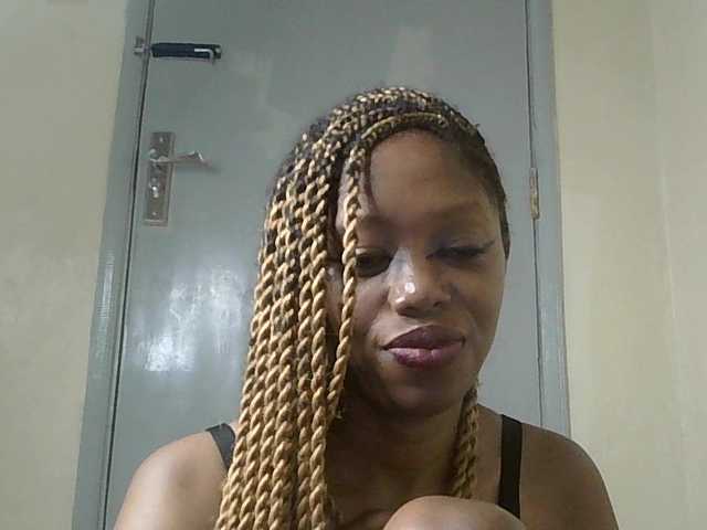 le modèle Monrax est en webcam porno dans un show sur le site bongacams, il possède les tags suivants: Ebony,Brunette,Trimmed