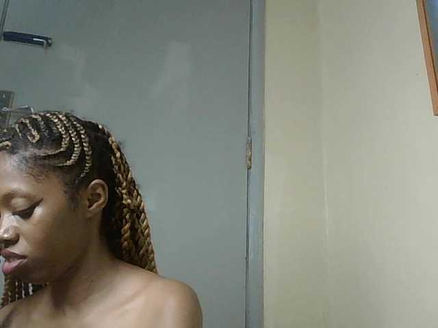 le modèle Monrax est en webcam porno dans un show sur le site bongacams, il possède les tags suivants: Ebony,Brunette,Trimmed
