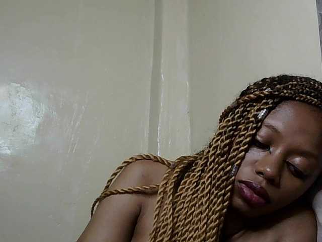 Chat with Monrax live cam