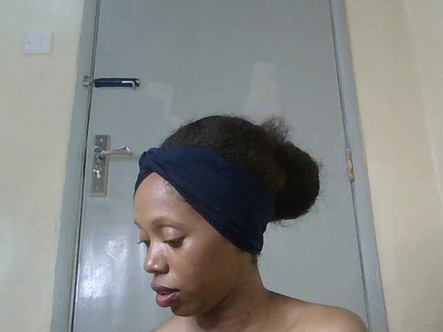 le modèle Monrax est en webcam porno dans un show sur le site bongacams, il possède les tags suivants: Ebony,Brunette,Trimmed