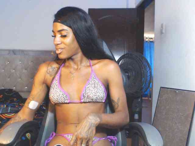 MiaDeseo Live Webcam on BongaCams
