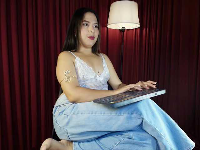 Sharlotte-1 live webcam show