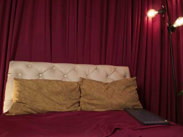Sharlotte-1 live cam on BongaCams