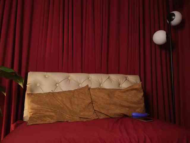Sharlotte-1 webcam