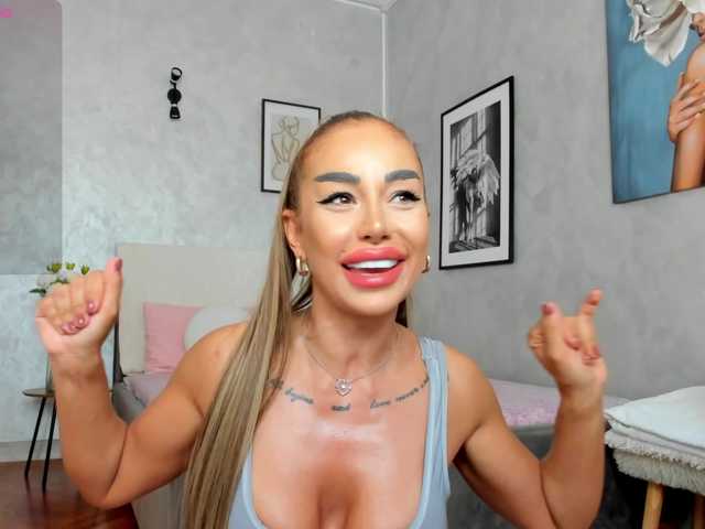 ElinaMoon live cam on BongaCams