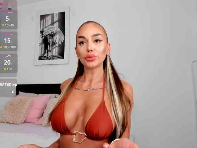ElinaMoon webcam