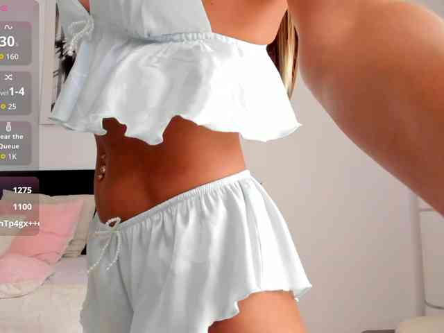 ElinaMoon webcam