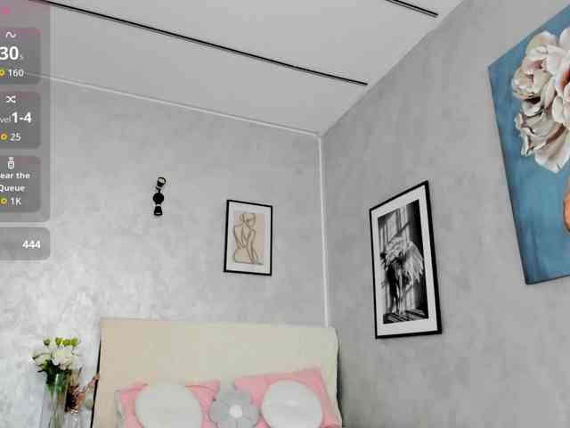 ElinaMoon webcam