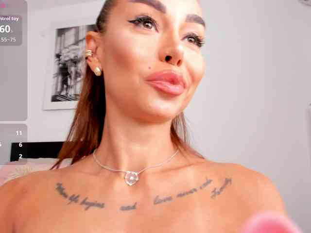 ElinaMoon webcam