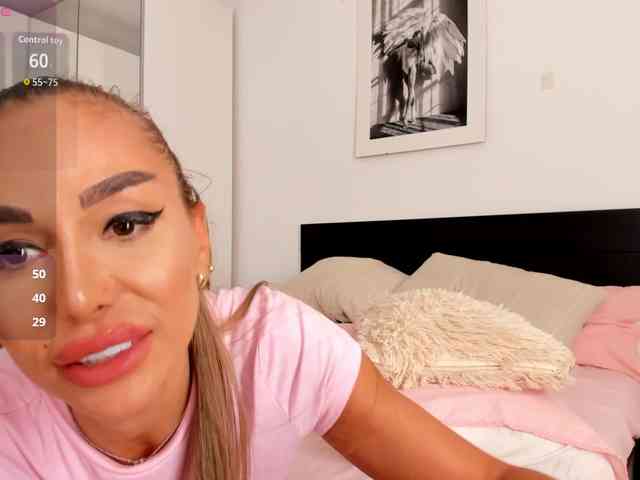 ElinaMoon webcam