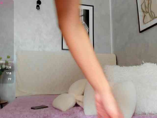 ElinaMoon webcam