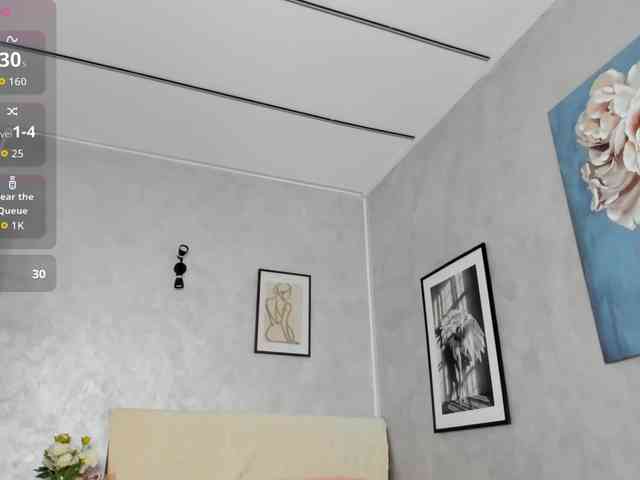 ElinaMoon webcam