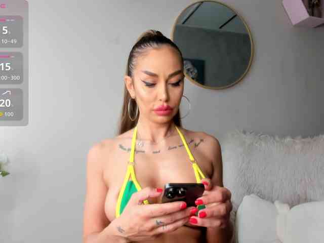 ElinaMoon webcam