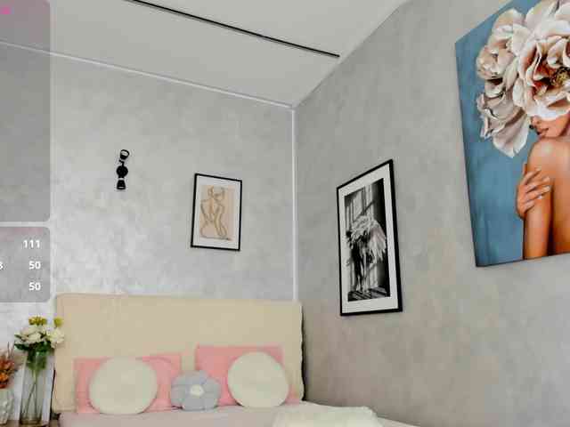 ElinaMoon webcam