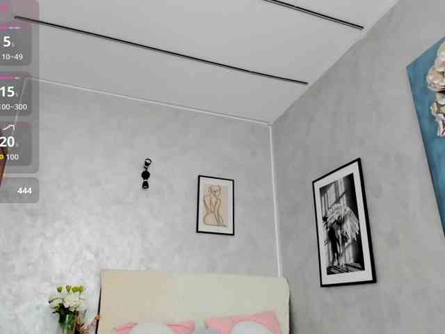 ElinaMoon webcam