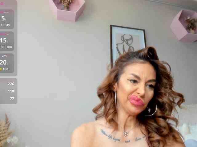 ElinaMoon webcam