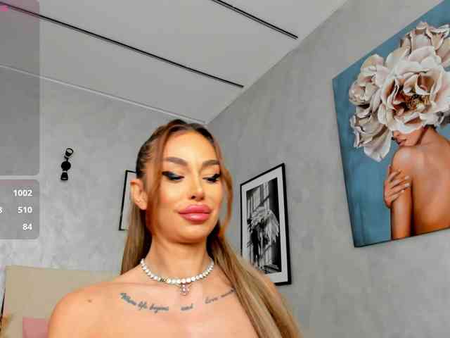 ElinaMoon webcam