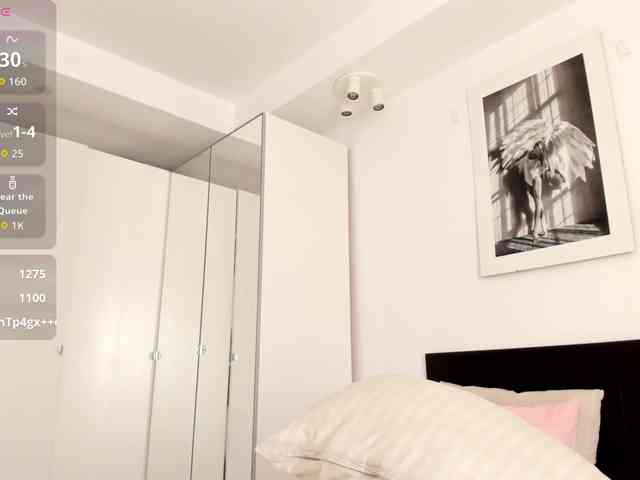 ElinaMoon webcam