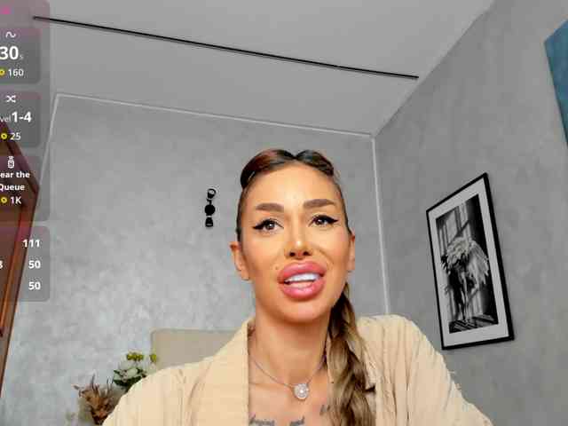 ElinaMoon webcam