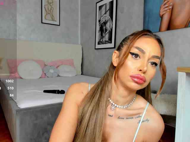 ElinaMoon webcam