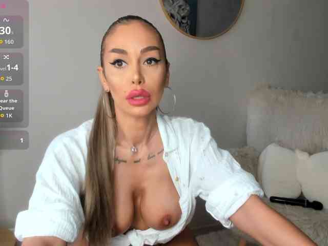 ElinaMoon webcam
