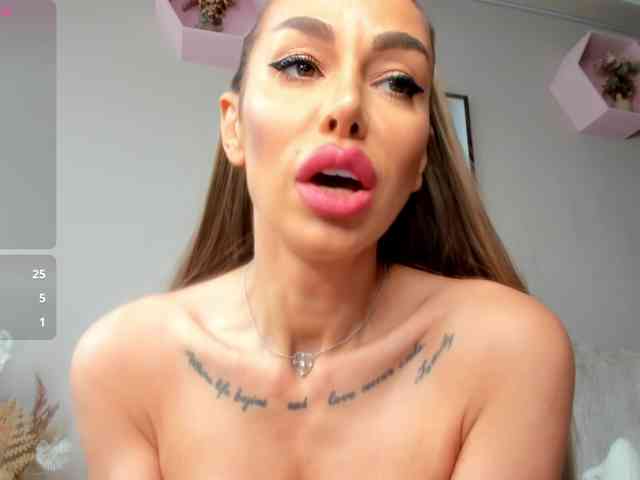ElinaMoon webcam