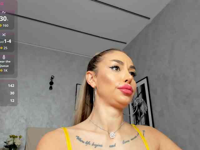 ElinaMoon webcam