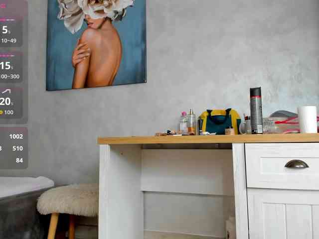 ElinaMoon webcam