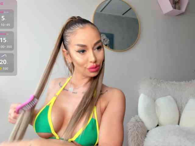 ElinaMoon webcam