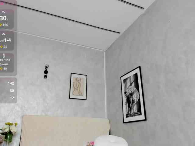 ElinaMoon webcam
