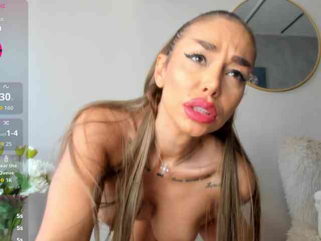 ElinaMoon webcam