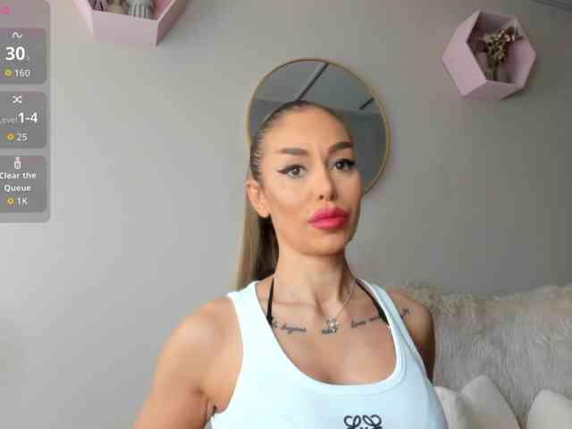 ElinaMoon webcam