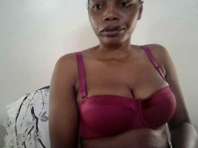 le modèle sexy-muna est en webcam porno dans un show sur le site bongacams, il possède les tags suivants: Ebony,Brunette,Shaved