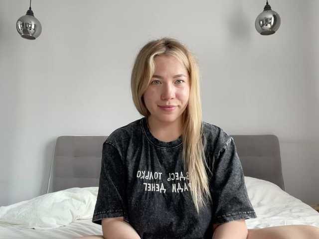 AlyraSun live webcam show