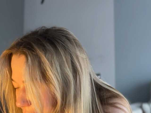 AlyraSun live cam on BongaCams