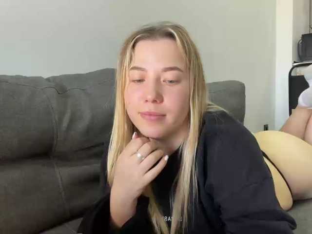 AlyraSun live cam preview
