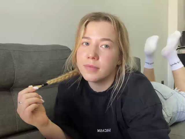 AlyraSun live cam preview