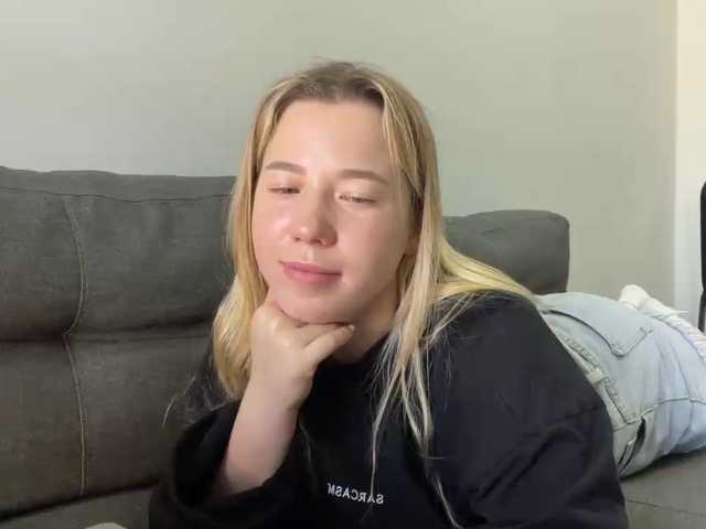 AlyraSun live cam preview