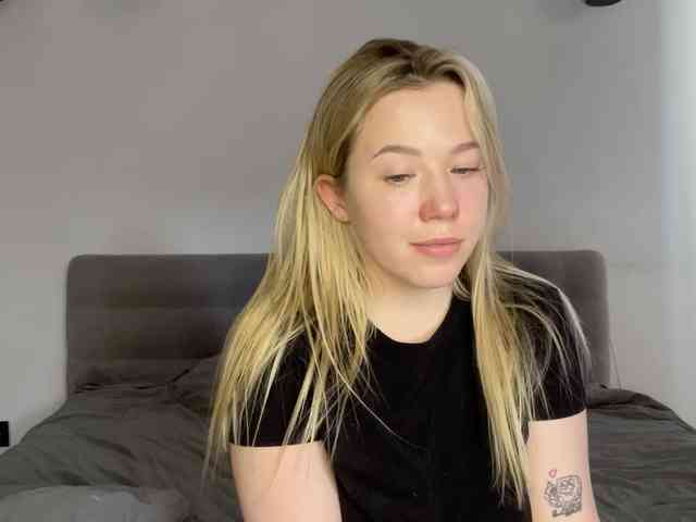 AlyraSun webcam