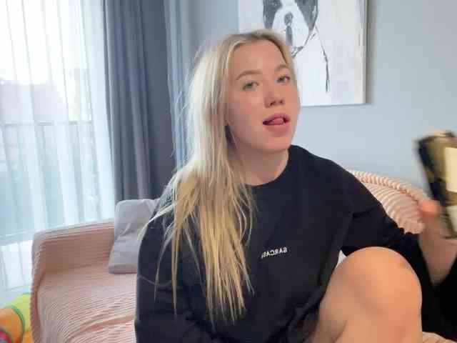 AlyraSun webcam