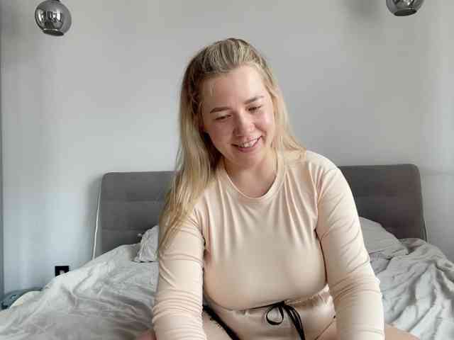 AlyraSun webcam