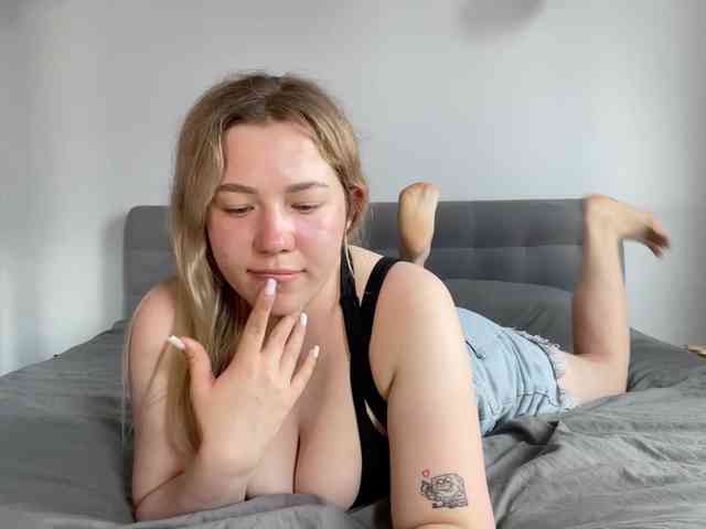 AlyraSun webcam