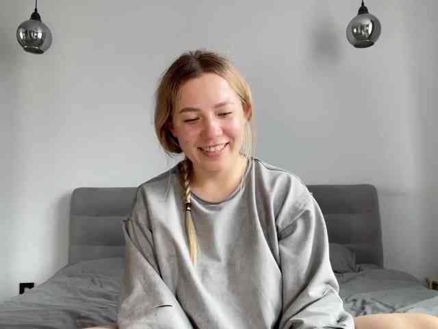 AlyraSun webcam