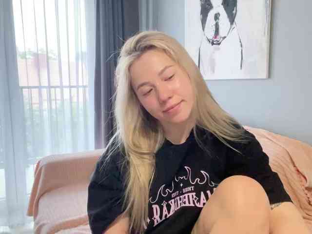 AlyraSun webcam