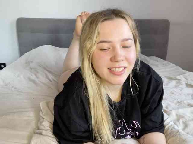 AlyraSun webcam