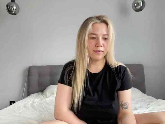 AlyraSun webcam