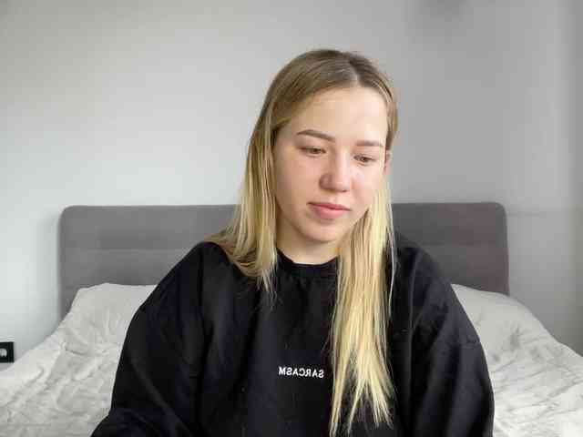 AlyraSun webcam
