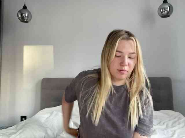 AlyraSun webcam