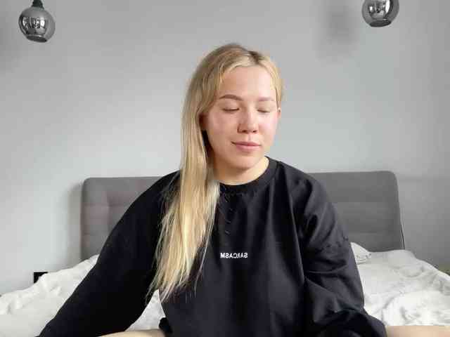 AlyraSun webcam