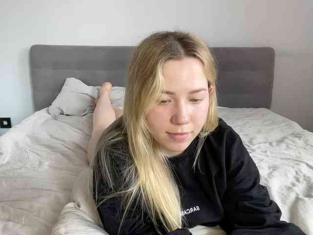 AlyraSun webcam